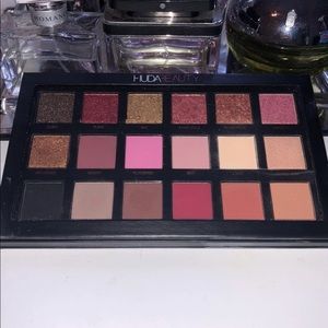 Huda Beauty Rose Gold Palette